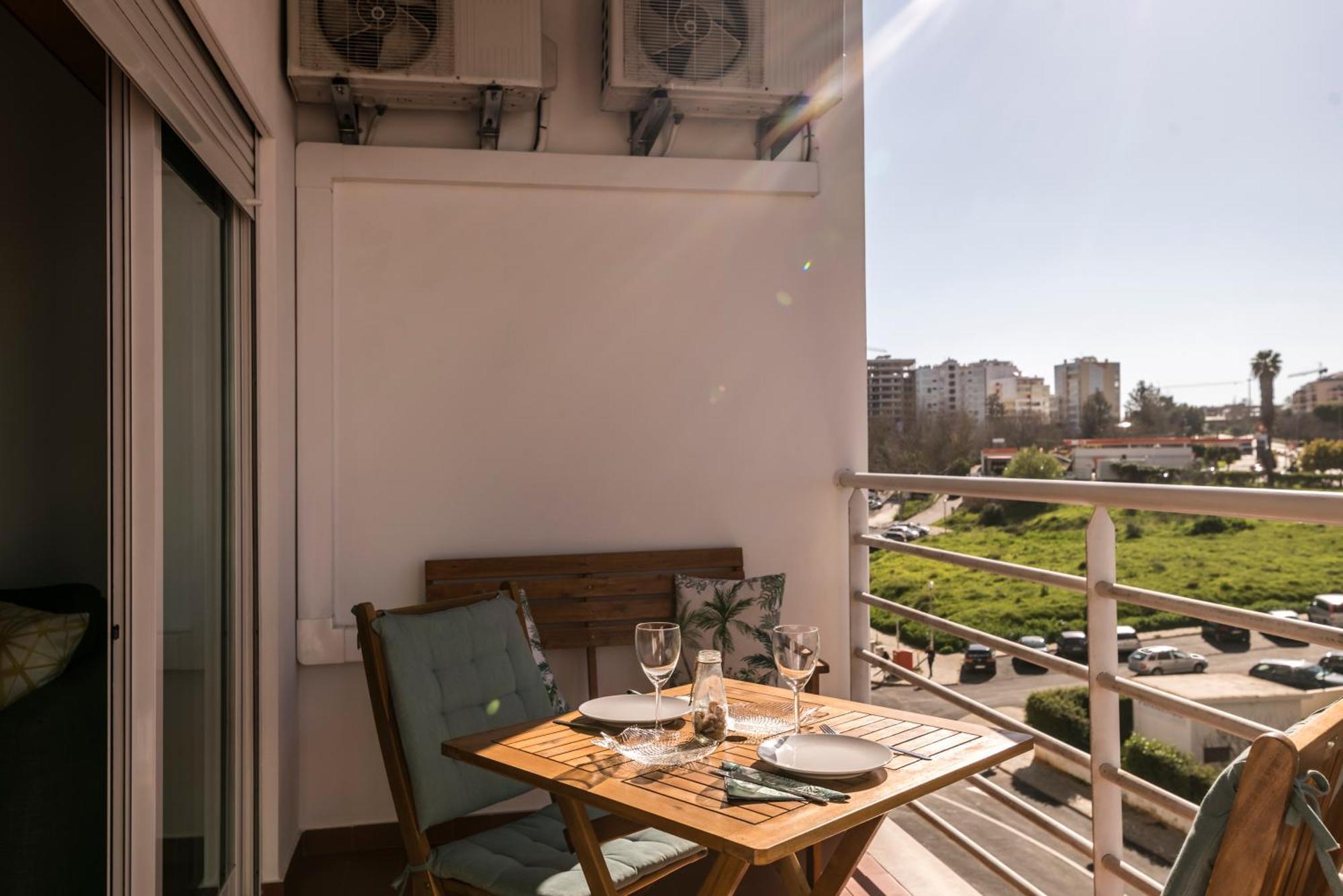 Algarve Beach Vibes Apartment, Wifi, Pool, Ac, Bbq Portimao Exterior photo